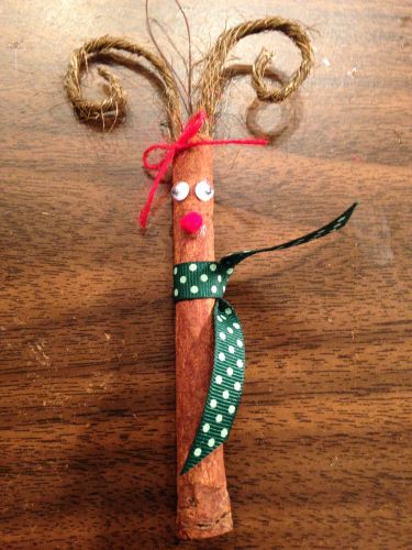 Cinnamon Stick Reindeer Ornament, Crafts With Cinnamon Sticks, Cinnamon Stick Crafts, Cinnamon Stick Christmas Ornaments, Cinnamon Crafts, Cinnamon Stick Reindeer, Cinnamon Stick Ornaments, Camp Christmas, Cinnamon Sticks Ornaments