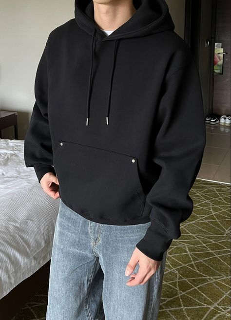 Men Hoodies Outfit Style, Black Hoodie Outfit Men, Hoodie Outfit Aesthetic, Black Hoodie Outfit, Hoddies Outfits, Black Sweater Outfit, Young Adult Fashion, Sweater Outfits Men, Hoodie Outfit Men