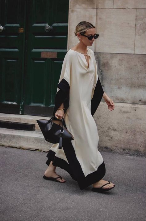 Kaftan Street Style Outfit, Kaftan Styling Ideas, Kaftan Outfit Ideas, Ramadan Jalabiya, Summer Kaftan, Kaftan Designs, Mode Abaya, Casual Outfit Inspiration, Fashion Attire