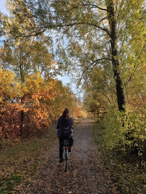 Autumn Bike Ride, Picture To Recreate, Fall Bike Ride, Scandi Autumn, Autumn Aesthetic Cozy, Fall Autumn Aesthetic, Fall Mood Board, Aesthetic Cozy, Cute Coffee