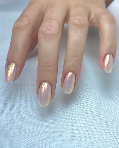 22+ Vibrant Chrome Summer Nail Ideas (2024) - DrExplains Chrime Nails, Bubble Nails, Sheer Nails, Summer Nail Ideas, Romantic Nails, Shine Nails, Pretty Nail Art, Oval Nails, Neutral Nails