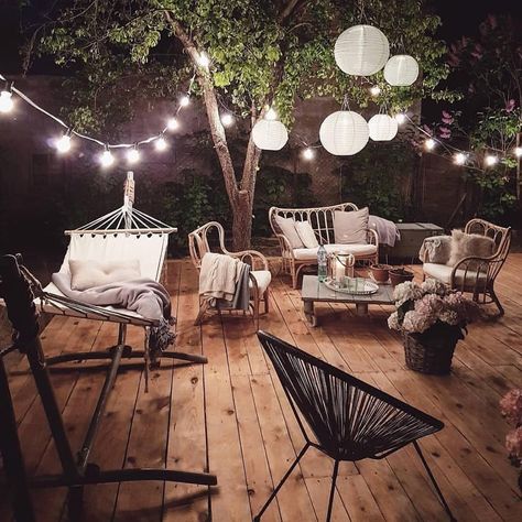 White pine deck✔️ hammock ✔️ String lights ✔️ . It must be the weekend. 😉 . . #custommilledlumber #decking #surfacetheory #wooddesign… Outdoor Deck Lighting, Design Per Patio, Terrasse Design, Balkon Decor, Terrace Garden Design, Patio Deck Designs, Cozy Backyard, Backyard Seating, Pergola Design