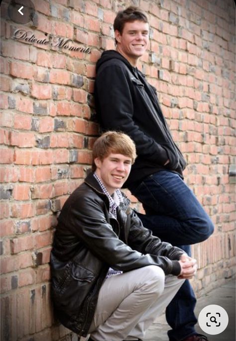 Brother Photography Poses, Twin Senior Pictures, Brother Poses, Sibling Photography Poses, Brother Pictures, Sibling Photo Shoots, Brothers Photography, Brother Photos, Sibling Pictures