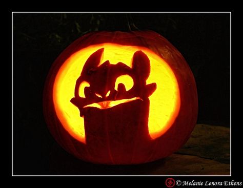 Toothless Pumpkin by Ryoshi-No-Hikari.deviantart.com on @deviantART Toothless Pumpkin, Dragon Pumpkin, Awesome Pumpkin Carvings, Cat Pumpkin Carving, Pumpkin Carving Patterns Free, Pumpkin Carving Stencils Free, Halloween Pumpkin Stencils, Cute Pumpkin Carving, Disney Pumpkin Carving