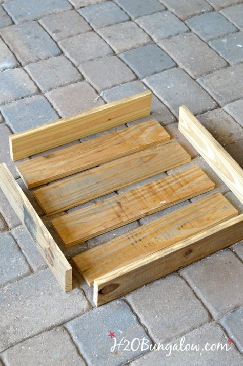 Diy Serving Tray, Woodworking Shop Plans, Rustic Tray, Green Woodworking, Shop Vacuum, Wood Serving Tray, Diy Tray, Unique Woodworking, Woodworking Box