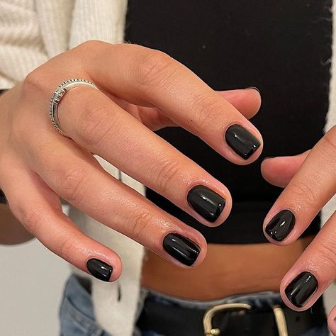 Gel Black Nails, Short Gel Manicure, Black Short Nails, Short Black Nails, Blue Gel Nails, City Nails, Effortless Look, Mens Nails, Shellac Nails