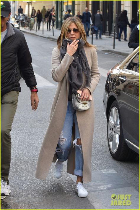 Jennifer Aniston Steps Out for Solo Shopping Trip After Red Carpet Date With Justin Theroux Jennifer Anniston Style, Jennifer Aniston Style, Justin Theroux, Moda Chic, Pinterest Fashion, Inspiration Mode, Jennifer Aniston, Winter Fashion Outfits, Fall Winter Outfits