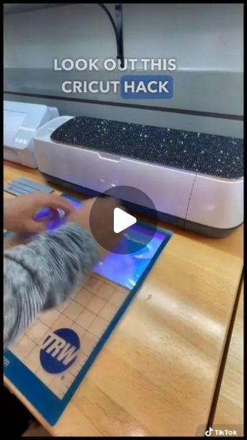 Cricut Crafters on Instagram: "Last chance!! Check the link in my Bio to get the huge SVG bundle 😊 Hack to get cleaner cuts with your Cricut Machine #cricut #hack #vinyl #hustle #etsy #cricuthacks #cricutmaker #DIY #diycrafts #howto #fyp #foryou" Cricut Machine Decals Decoration, Ikea Cricut, Circuit Machine, How To Use Cricut, Cricut Tips, Cricut Machine, Last Chance, Circuit, Calligraphy