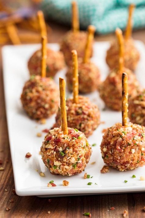 Bridal Shower Appetizers, Bite Size Appetizers Easy, Shower Appetizers, Cheese Ball Bites, Halloween Appetizers Easy, Sandwich Bar, Party Appetizers Easy, Cheese Ball Recipes, Party Finger Foods