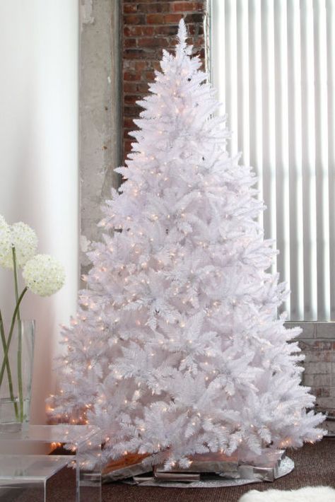 Full Christmas Tree, White Artificial Christmas Tree, Best Artificial Christmas Trees, White Christmas Tree Decorations, 6ft Christmas Tree, Led Christmas Tree Lights, White Christmas Lights, Christmas Background Images, White Christmas Trees