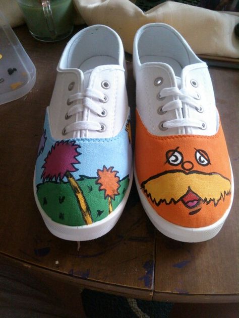 Diy The Lorax shoes. Hand painted. Teacher Appropriate Outfits, Seuss Costumes, Dr Seuss Costumes, Appropriate Outfits, Shoes Painting, Diy Gifts Cheap, Shoe Painting, Teacher Shoes, Shoes School