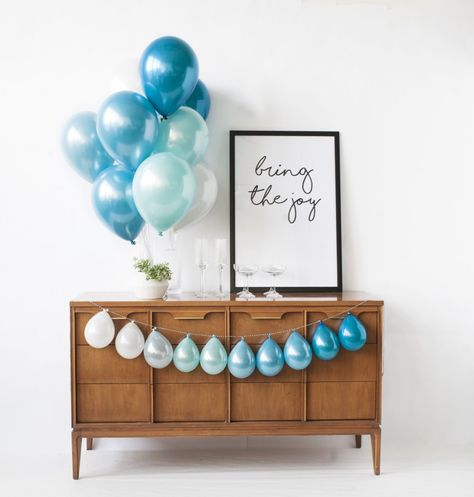 Teenage Party Games, Baby Boy Birthday Decoration, 4de Verjaardag, Boy Birthday Decorations, Simple Birthday Decorations, Great Gatsby Party, Mini Balloons, White Ombre, Baby Boy Birthday