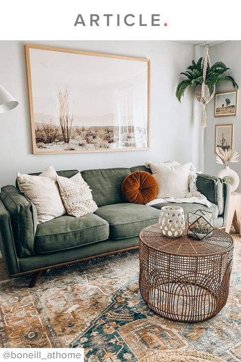 Green Sofa Living, Green Couch Living Room, Velvet Sofa Living Room, Green Sofa Living Room, Green Couch, Appartement Design, Green Sofa, Neutral Living Room, Living Room Green