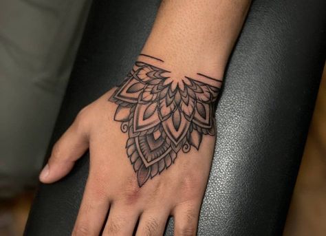 Mandala Tattoo On Hand For Men, Mandala Hand Tattoos Men, Forehand Men Tattoo, Geometric Hand Tattoo Men, Mandala Hand Tattoo Men, Wrist Tattoo For Men, Hand Tattoos Pictures, Geometric Tattoo Hand, Mandala Tattoo Men