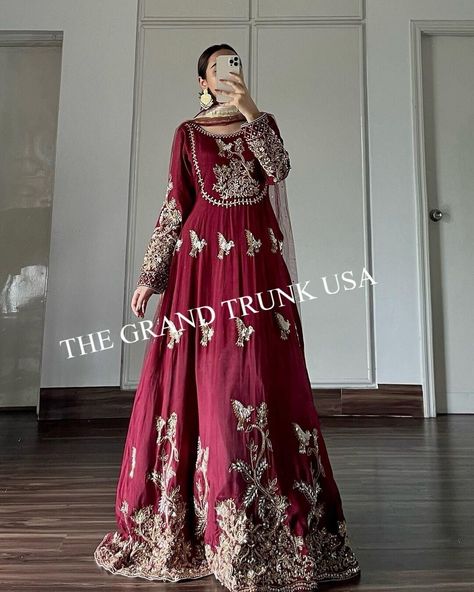 Short Anarkali Suits, Pakistani Anarkali, Traditional Party Wear, Gown With Dupatta, Long Anarkali, Party Wear Dress, Cotton Gowns, Maxi Outfits, Heavy Embroidery