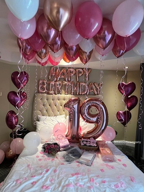 Birthday Room Surprise, 17. Geburtstag, Pink Birthday Decorations, Surprise Birthday Decorations, 17th Birthday Ideas, 18th Birthday Decorations, 21st Bday Ideas, Happy Birthday Decor, Birthday Room Decorations