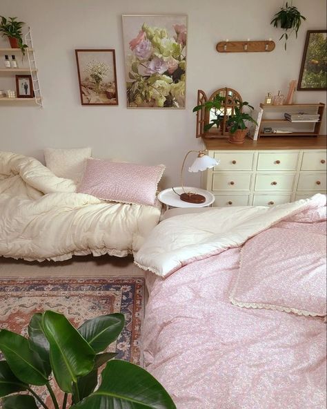 Vintage Pink Bedroom, College Apartment Decor, Redecorate Bedroom, Pretty Room, Room Makeover Bedroom, Dream Room Inspiration, Pink Room, Room Makeover Inspiration, Room Inspiration Bedroom