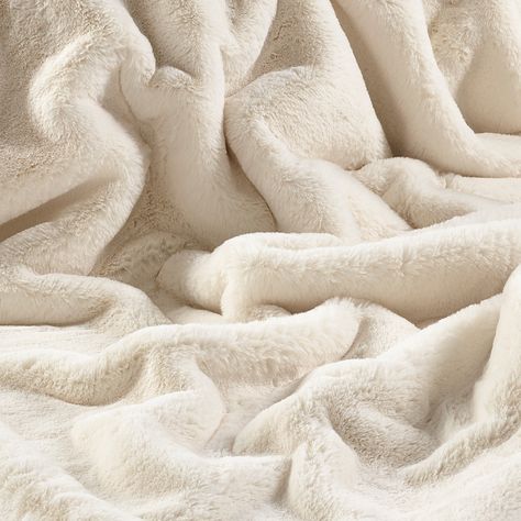 Soft Faux Fur Fabric - Luxury Faux Fur - Fabric Online Scrunchie Pattern, Fur Fabric, Soft Autumn, Pattern Brands, Fur Throw, Pattern Ideas, Faux Fur Fabric, Fur Fabrics, Faux Fur Throw