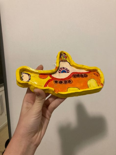 Yellow Submarine Craft, Beatles Room Decor, Beatles Diy, Beatles Crafts, Beatles Ideas, Beatles Room, Submarine Craft, Ideas Ceramica, Clay Pinch Pots