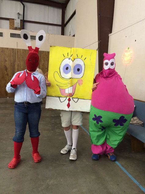 My kids sponge bob costumes we made! Spongebob Patrick And Squidward Costumes, Sponge Bob Cosplay, Funny Halloween Costumes For Trios, Mr Crabs Costumes, Trio Costumes Funny, Halloween Costumes Trio Funny, Funny Halloween Costumes Trio, Halloween Costumes Spongebob, Funny Trio Costumes