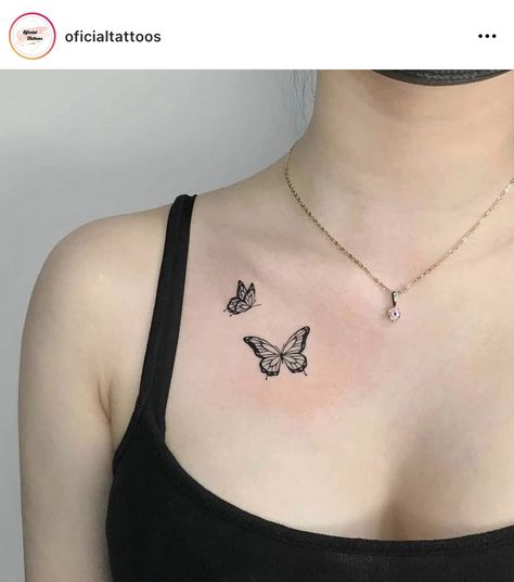 Shifting Tattoo, Butterfly Tattoo Finger, Tato Simple, Under Collar Bone Tattoos, Tattoo Ideas Sleeve, Tattoo Papillon, Tattoo Ideas Inspiration, Butterfly Tattoo On Shoulder, Small Chest Tattoos