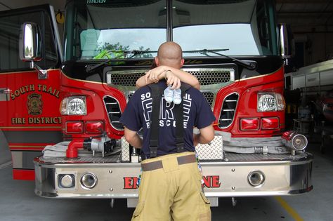 firefighter baby announcement Maternity Photography Firefighter, Firefighter Maternity Pictures, Firefighter Baby Shower Ideas, Firefighter Gender Reveal Ideas, Firefighter Gender Reveal, Firefighter Baby Announcement, Firefighter Pregnancy Announcement, Firefighter Baby Showers, Pregnancy Announcement Photoshoot