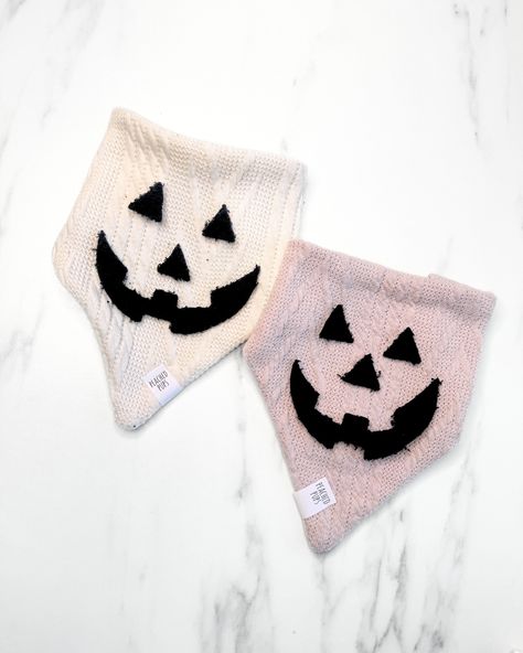 HAPPY OCTOBER 1st! 👻✨🎃 This is your sign to get your pup some spooky season bandanas just in time for Halloween! These textured sweater pumpkin dog bandanas are the perfect cozy accessory for Fall! 🙌 Happy October 1st, Halloween Dog Bandana, Sweater Pumpkins, Cozy Accessories, Happy October, Lantern Design, Halloween Dog, Halloween News, Textured Sweater