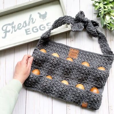 Crocheted Egg Apron Free Pattern, Crochet Chicken Egg Apron Free Pattern, Crochet Egg Apron Pattern, Crochet Chicken Egg Apron, Egg Apron Crochet Pattern Free, Crochet Egg Apron Free Pattern, Crochet Egg Apron, Crochet Egg Holder, Egg Apron