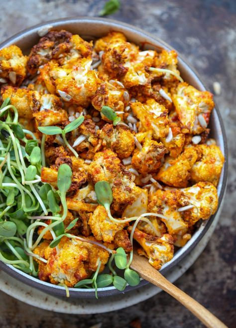 Air Fryer Buffalo Cauliflower - Laura Lea Balanced Air Fryer Dinner, Recipes Air Fryer, Vegan Fast Food, Air Fry Recipes, Buffalo Cauliflower, Cauliflower Bites, Air Fryer Dinner Recipes, Air Fryer Healthy, Dinner Appetizers