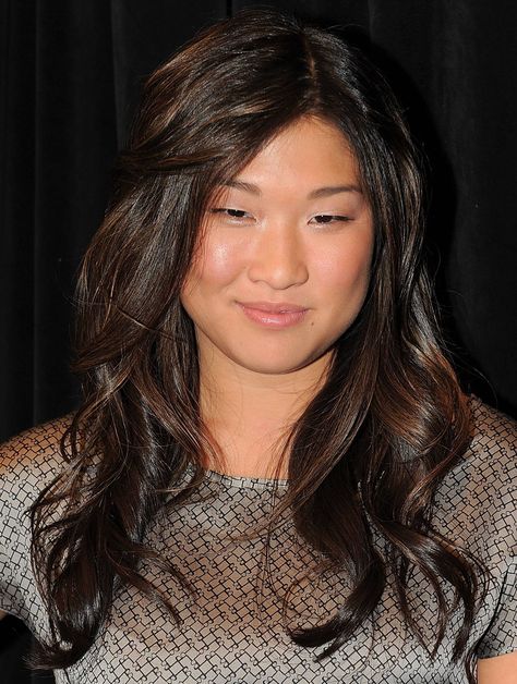 Glee's Jenna Ushkowitz has long, glossy waves Round Face Hairstyles Long, Haircuts For Long Hair With Bangs, Haircuts For Round Face Shape, Prom Hair Up, Hair For Round Face Shape, Waves Haircut, Hairstyle For Chubby Face, Long Face Shapes, Long Face Hairstyles