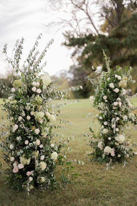 Wedding Cermony, Sage Green Wedding Colors, Romantic Wedding Ceremony, Wedding Ceremony Arch, Green Wedding Colors, Wedding Ceremony Backdrop, Flower Installation, Sage Green Wedding, Natural Wedding