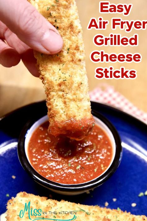 Easy Air Fryer Mozzarella Grilled Cheese Sticks are crispy and delicious on the outside with gooey melted cheese on the inside. A quick recipe that is ready to eat in about 15 minutes, start to finish! Mozzarella Grilled Cheese, Grilled Cheese Sticks, Air Fryer Mozzarella Sticks, Air Fryer Mozzarella, Butter Slime Recipe, Quick Pizza Dough, Top Dinner Recipes, Peanut Butter Bites, Mozzarella Sticks