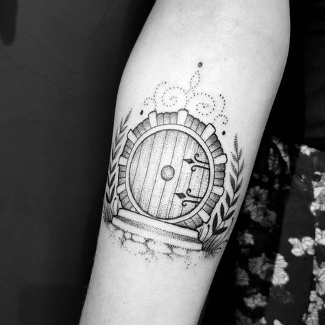 Hobbit Hole Tattoo Minimalist, Hobbit House Tattoo, Hobbit Hole Tattoo, Lord Of The Rings Tattoo Minimalist, Hobbit Door Tattoo, Hobbit Tattoo Ideas, The Hobbit Tattoo, Emily Tattoo, Round Tattoos