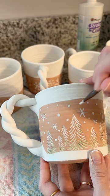 Yule Mug, Winter Pottery Painting Ideas, Snowflake Mug, Winter Pottery Ideas, Winter Ceramics, Pottery Painting Ideas For Beginners, Winter Pottery, Ceramic Functional, Winter Mugs