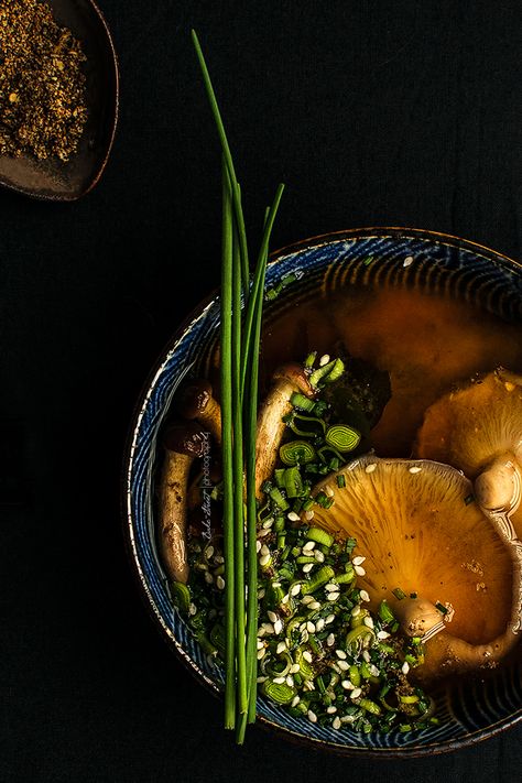 Sopa Miso, Sick Food, Wakame Seaweed, Dashi Broth, Easy Japanese Recipes, Miso Soup, World Recipes, Beautiful Food, Artichoke