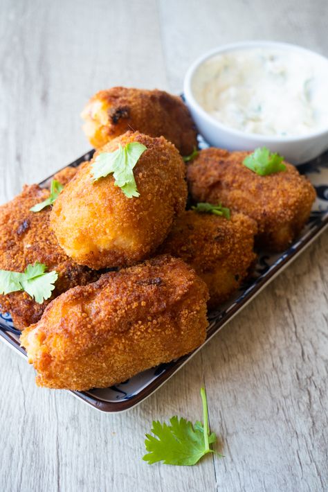 Easy authentic Cuban ham croquettes recipe. An easy to make appetizer using only 8 ingredients that probably you already have in your pantry. Cuban Ham Croquettes Recipe, Easy Ham Croquettes, Cuban Ham Croquettes, Cuban Potato Balls, Authentic Foreign Recipes, Portarican Recipes, Authentic Hispanic Recipes, Cuban Food Recipes Authentic, Authentic Cuban Recipes