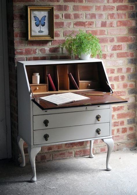 Furniture Upcycling: 6 Steps From Trash to Treasure | L'Essenziale Chic Desk Decor, Muebles Shabby Chic, Writing Bureau, Shabby Chic Desk, Furniture Casters, Writing Desks, Secretary Desk, Desk Ideas, Furniture Rehab