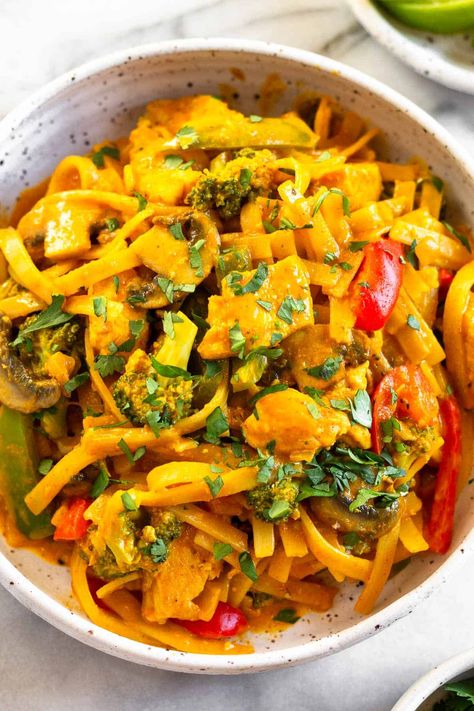 Red Curry Noodles, Noodles With Chicken, Red Curry Sauce, Creamy Curry, Chicken Veggies, Curry Noodles, Healthy Comfort Food, Butter Chicken, Thai Recipes