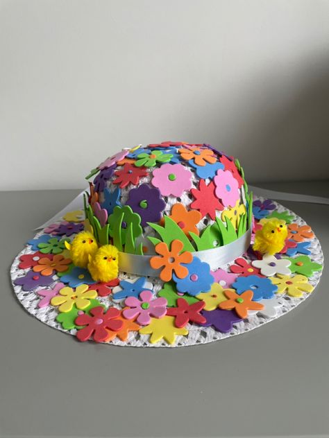 Spring Hat Parade, 1st Birthday Decorations Boy, Easter Hat Parade, Hand Art Kids, Easter Hair Bows, Crazy Hat Day, Silly Hats, Women Long Hair, Diy Costumes Kids