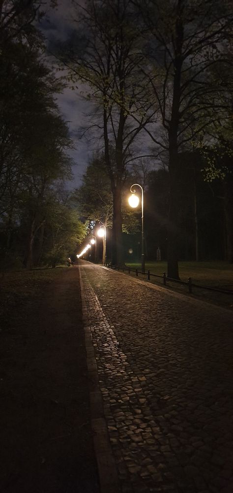 Dark Park Aesthetics, Night Shots Aesthetic, Parking Lots At Night, Side Walk Aesthetic, Beautiful Voice Quotes, Background Aesthetic Night, Park At Night Aesthetic, Walking At Night Aesthetic, Sidewalk At Night