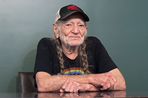 Browse Willie Nelson Signs Copies Of His Book Country Music News, I Will Remember You, Outlaw Country, Cma Awards, Long Stories, Song Play, When I Die, Country Music Artists, Country Music Stars