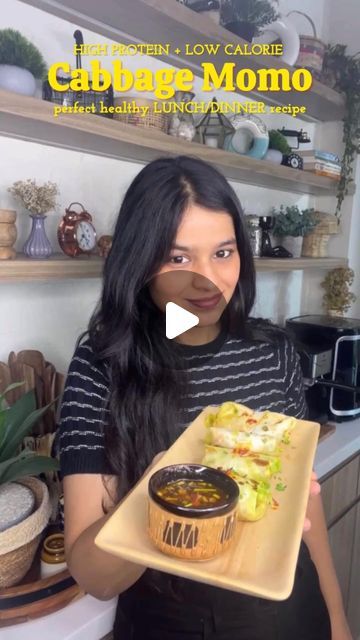 Varsha Kabra on Instagram: "Cabbage Momo🫶🏻(detailed recipe👇🏼)

On days you want healthy high protein momo make this easy 20 mins momos packed with fiber and super low in carbs. Here’s the recipe SAVE it you will LOVE it!!🥰 Follow for more recipes @yummy_n_healthy_food_recipe ♥️

I N G R E D I E N T S : 
1/2 tsp chilli oil (homemade)
1 tsp ginger garlic paste 
1/2 cup bell pepper 
1/2 cup cabbage 
100gm Low Fat Paneer 
1 tsp dark soya sauce 
1 tbsp red chilli sauce 
1/2 tbsp green chilli sauce 
Spring Onions 
1 tbsp oregano 
1 tbsp chilli flakes 
1/2 tsp salt 

M E T H O D : 
Blanch cabbage leaves for 5-8 mins and Pat it dry. Stuff the fillings in cabbage leaves and roll it up. Pan fry until golden brown. 

Serve with chilli oil & sauce. 

Try & thank me later👀
@yummy_n_healthy_food_r Recipe Korean Food, Korean Food Recipe, Red Chilli Sauce, Green Chilli Sauce, Cabbage Wraps, Indian Appetizers, Ginger Garlic Paste, Chilli Oil, Pan Fry