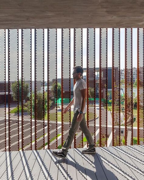 ⁣ #architecturesight ⁣ For the CASA ORBITA project, PK Studio chose Z-140 cladding in perforated Corten steel. This was done to create a screen that offers privacy and controls the entry of light on the second floor of the house, thus creating an intimate environment for the inhabitants. This type of cladding does not require maintenance, which helps preserve its original appearance as if it were newly installed.⁣ ⁣ _Project: CASA ORBITA ⁣ _Location: Virazón, Rincón de Milberg, Buenos Aires ⁣... Perforated Corten Steel, Types Of Cladding, Perforated Steel, Sports Complex, Art House, Corten Steel, Interior Architecture Design, Second Floor, Interior Architecture