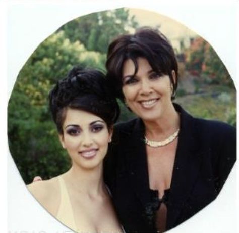 Young kim and her mom Kardashian Plastic Surgery, Young Kim Kardashian, Kim Kardashian Before, Estilo Kim Kardashian, Trajes Kylie Jenner, Kyle Jenner, Jenner Family, Kardashian Family, Scott Disick