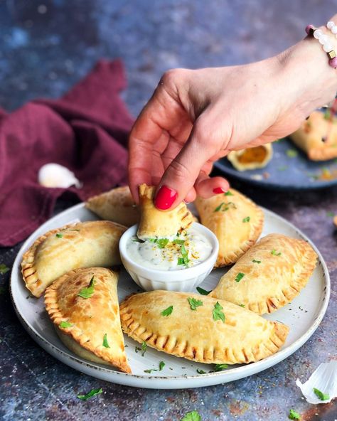 Baked veggie empanadas – Alice eats grass Veg Empanadas Recipe, Veggie Empanadas, Apple Rose Pastry, Garlic Yogurt Sauce, Baked Empanadas, Garlic Yogurt, Spicy Curry, Favorite Dips, Dough Ingredients