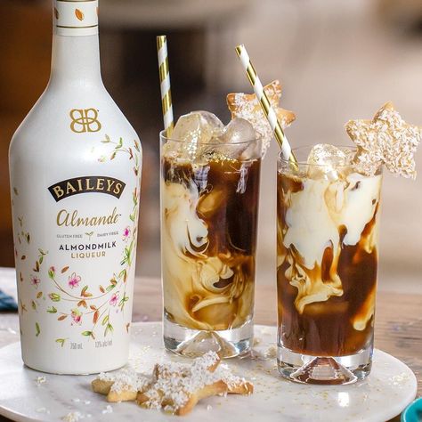 Baileys Almond Milk Liquor Recipes, Baileys Recipes Drinks, Baileys Iced Coffee, Baileys Drinks, Baileys Cocktails, Morning Ideas, Almond Coffee, Cocktail Pictures, Baileys Recipes