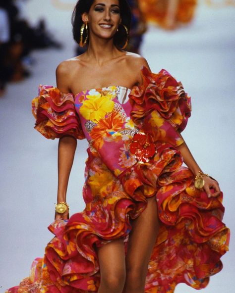 Irina Pantaeva, Marpessa Hennink, 90's Supermodels, High Fashion Couture, Tropical Fashion, Vintage Runway, Original Supermodels, Nice Style, Floral Fashion