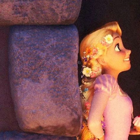 Rapunzel And Flynn Matching Icons, Rapunzel And Eugene, Cute Disney Pictures, Disney Rapunzel, Matching Profile, Random Photos, Couple Wallpaper, Wallpaper Designs, Profile Pic