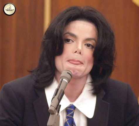 Yup,Your Still Very Handsome MICHAEL when you stick out your tongue in the Court Michael Jackson Funny Face, Michael Jackson Meme, Michael Jackson Funny, Andrea Berg, Michael Jackson Rare, Hair Style Korea, Michael Jackson Smile, King Of Pop, Love U Forever