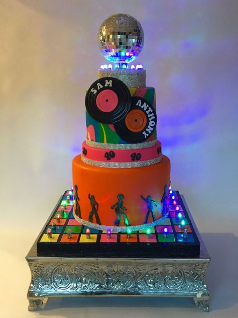 Disco Party Birthday Cake Disco/70's party 40th Birthday Cake with rotating disco ball and blinking lights Disco Theme Cake, Beatles Birthday Cake, Disco Theme Parties, Beatles Birthday, Disco Cake, 70s Party Theme, Mystery Dinner Party, Disco Birthday Party, Disco Party Decorations